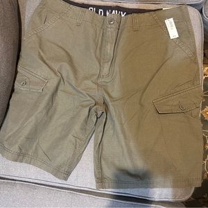 New Old Navy Green Khaki Cargo Shorts Men’s Size:40